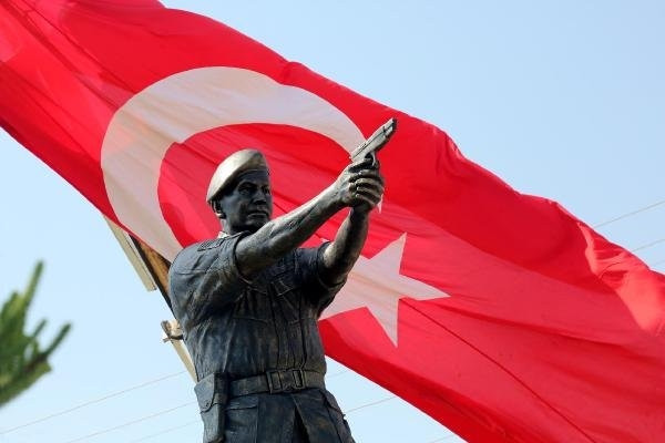 Ömer Halisdemir’in heykeli dikildi