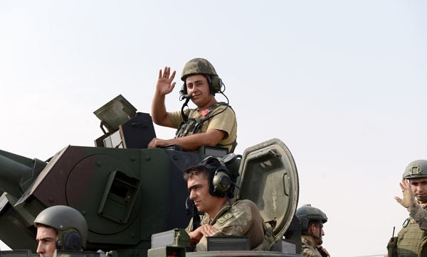 Sınırda tanklar hareketli