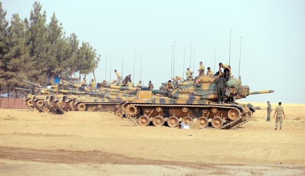 Sınırda tanklar hareketli