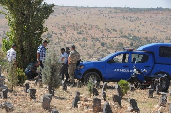 Çocuk mezarında el yapımı patlayıcı bulundu