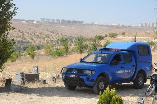 Çocuk mezarında el yapımı patlayıcı bulundu