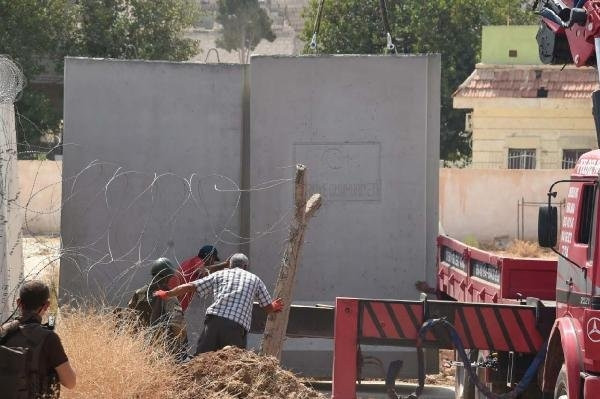 Kobani Sınırında Duvar Çalışması Sürüyor