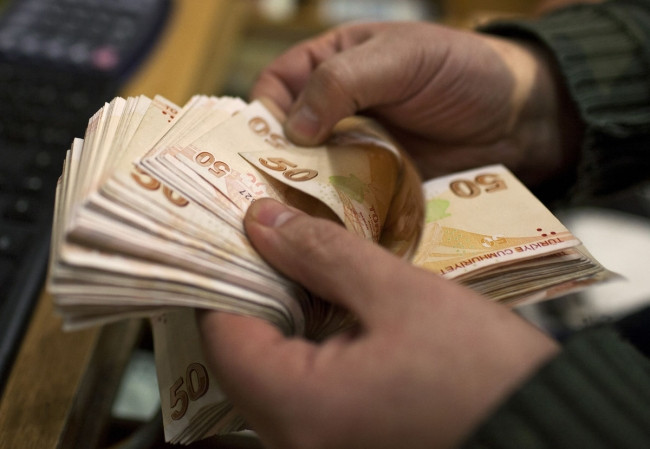 Emekli ve memura maaşlar bayram öncesi ödenecek