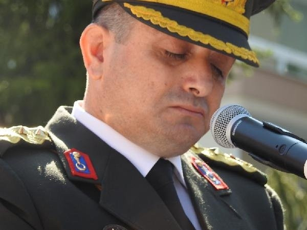Komutan gözyaşlarını tutamadı