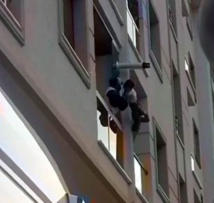 Cinnet getiren polis dehşet saçtı