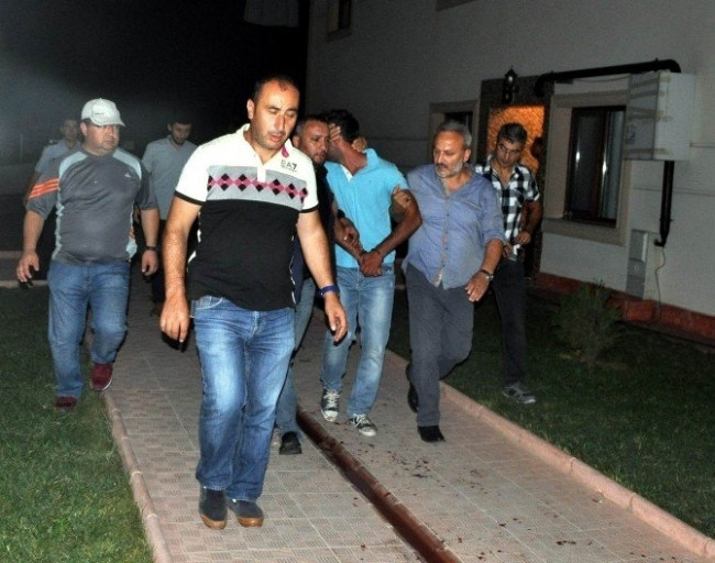 Cinnet getiren polis dehşet saçtı