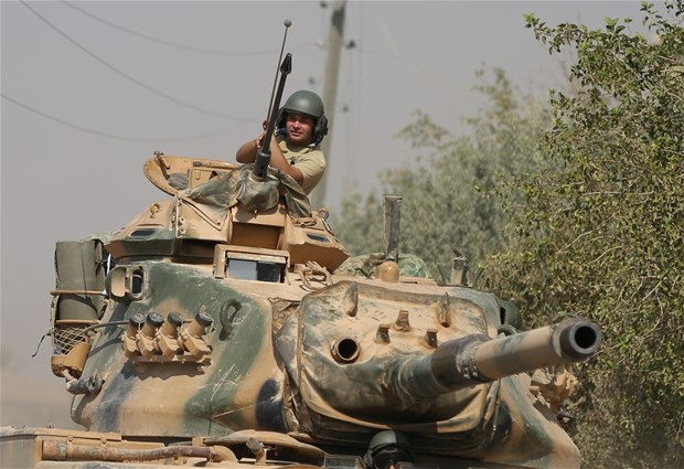 Sınıra tanklar konuşlandırıldı