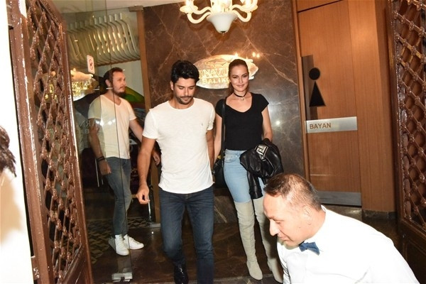 Yaz sıcağında diz üstü çizme
