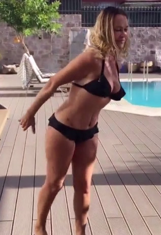 Hülya Avşar'ın bikinili dansı olay oldu