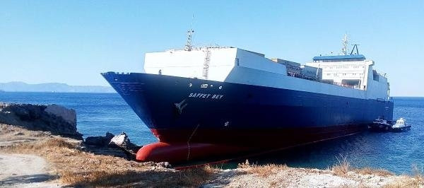 Türk Kargo Gemisi Yunanistan'da Karaya Oturdu