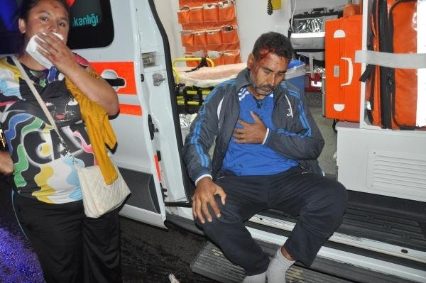 Tur otobüsü TIR'a çarptı: 1 ölü, 38 yaralı