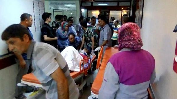 İşçileri taşıyan traktörle kamyon çarpıştı