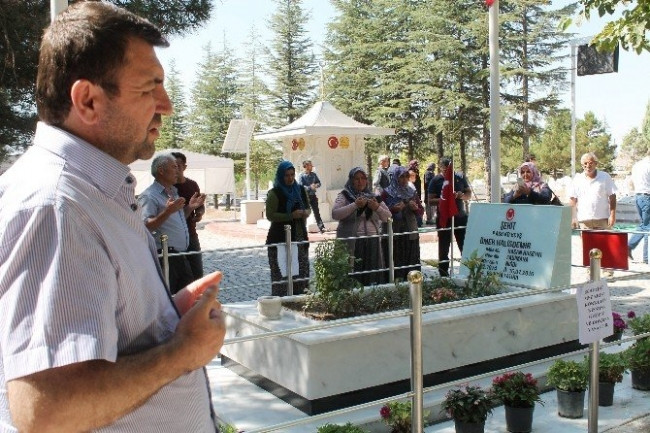 Şehit Ömer Halisdemir’in mezarına ziyaretçi akını