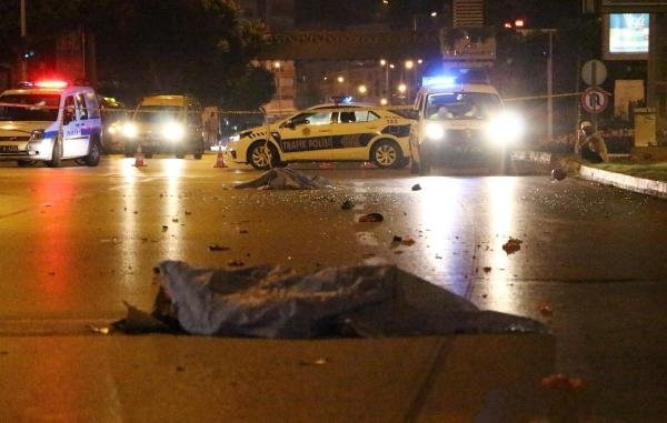 Motosikletle taksi çarpıştı !