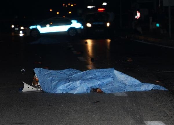 Motosikletle taksi çarpıştı !