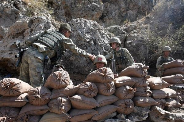 Mehmetçik Irak sınırında kahramanlık destanı yazıyor