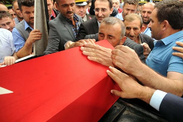 Fırat Kalkanı şehitlerine son görev