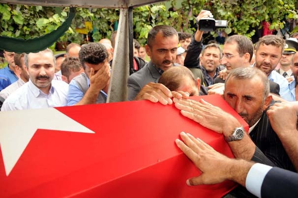 Fırat Kalkanı şehitlerine son görev