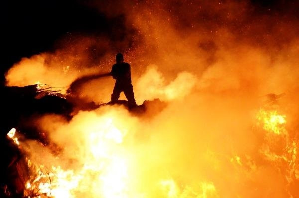 Bodrum'da başlayan yangın söndürülemiyor