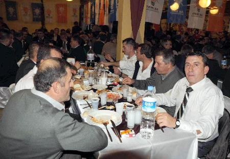 Rakılı biralı AKP yemeği