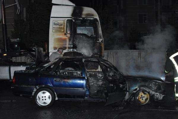 45 dakika içerisinde 5’i kundaklama 7 araç yandı
