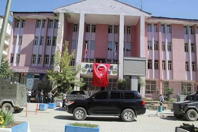 Milletin kaynaklarını terör örgütüne aktarmışlar