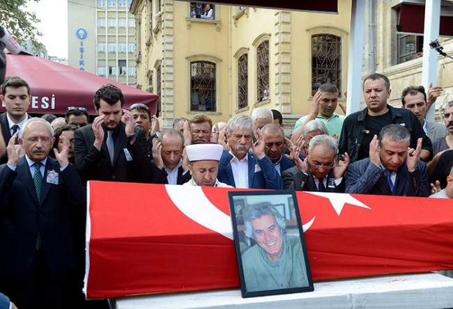 Tarık Akan'ın cenazesine kimler katıldı ?