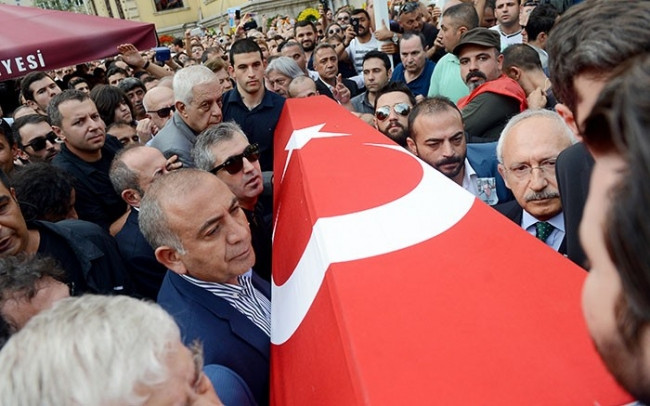 Tarık Akan'ın cenazesine kimler katıldı ?