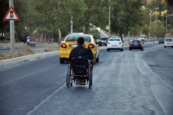 Tekerlekli sandalye ile hız denemesi