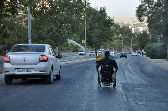 Tekerlekli sandalye ile hız denemesi