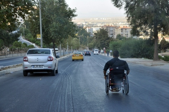 Tekerlekli sandalye ile hız denemesi