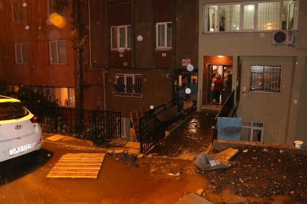 Daireler sular altında kaldı
