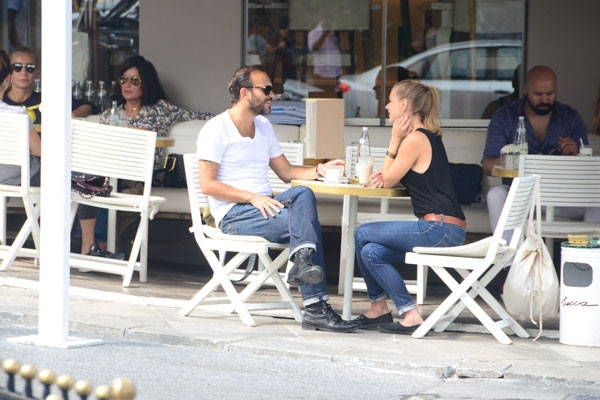 Gürgen Öz Alman güzeli öpmeye doyamadı