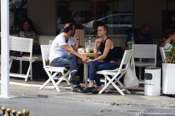 Gürgen Öz Alman güzeli öpmeye doyamadı