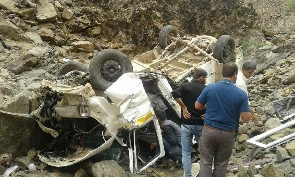 Bingöl'de minibüs şarampole yuvarlandı: 4 ölü