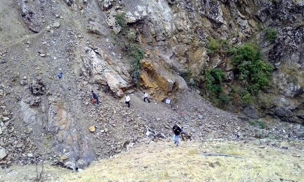Bingöl'de minibüs şarampole yuvarlandı: 4 ölü