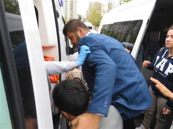 Öğrenci servisi şoförleri birbirine silah çekti