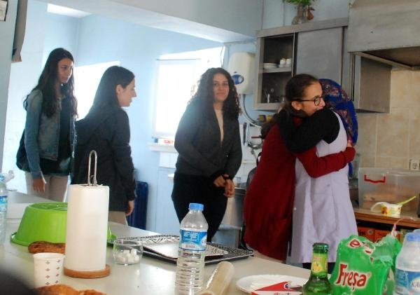 Ağlayarak okullarından ayrıldılar
