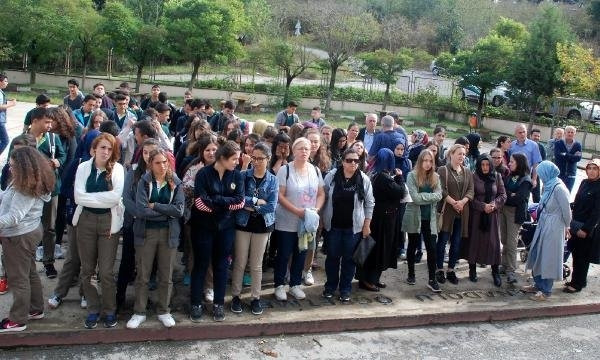 Ağlayarak okullarından ayrıldılar