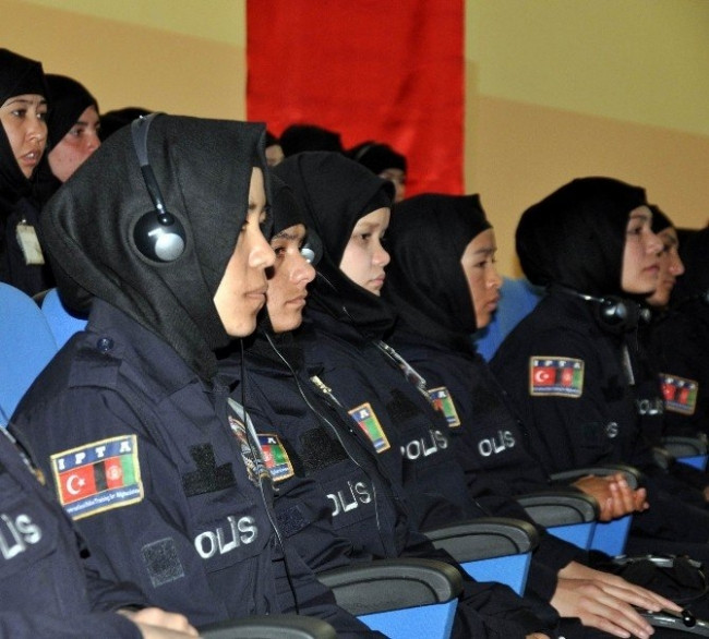 Afgan kadınlar Türkiye'de polis eğitimi alacak