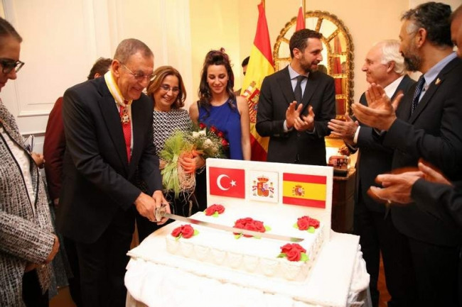 Dr. Zeynel Abidin Erdem’e İspanya’dan sivil liyakat nişanı