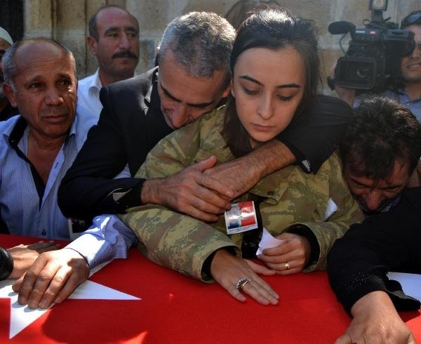 Şehit nişanlısını böyle uğurladı