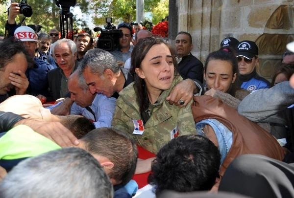 Şehit nişanlısını böyle uğurladı