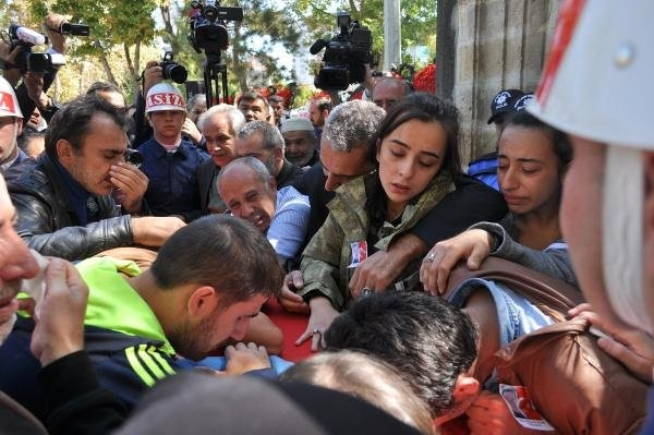 Şehit nişanlısını böyle uğurladı