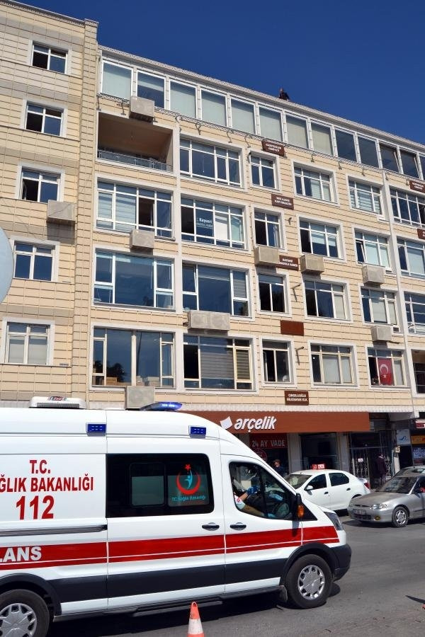 İşten çıkarılınca çatıya çıktılar