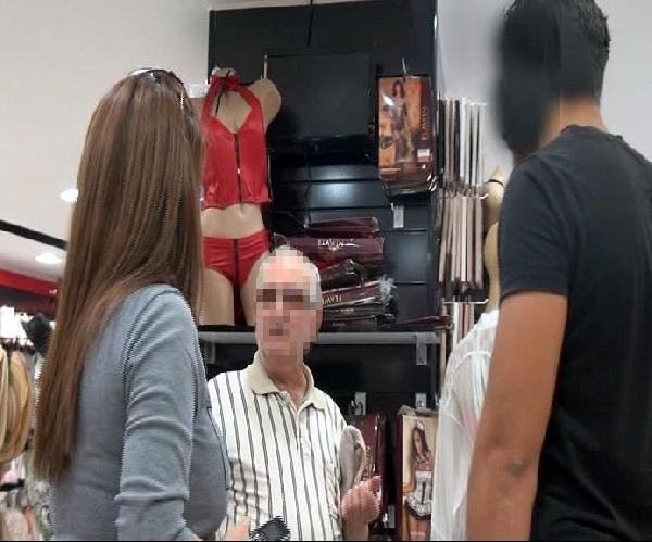İç çamaşırı çalarken yakalandı