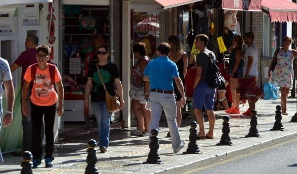 İç çamaşırı çalarken yakalandı