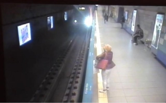 İntihar eden kadının çantasından tahlil evrakları çıktı