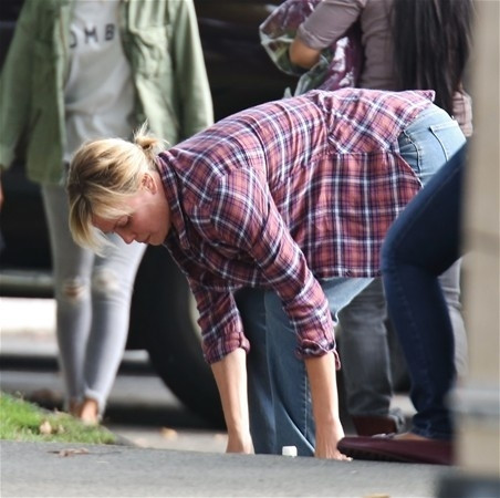 Charlize Theron tanınmaz halde