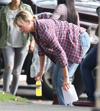 Charlize Theron tanınmaz halde